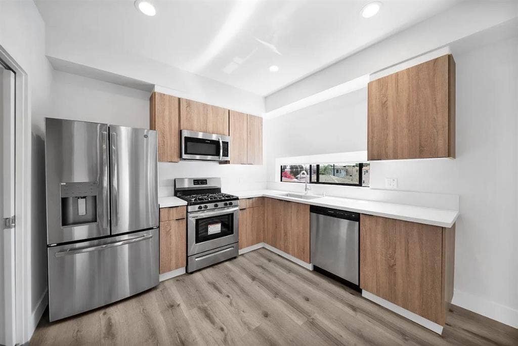 Renting a room in a brand new TH