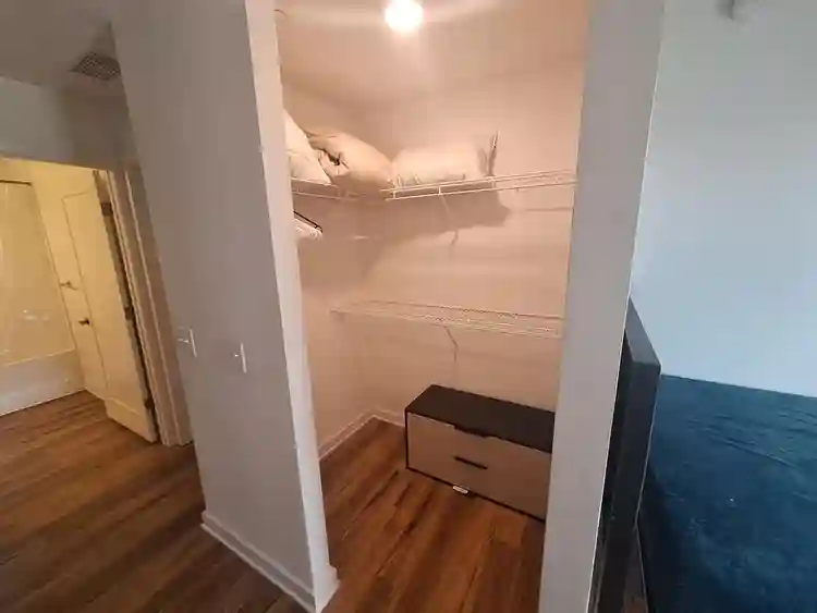 Immediate move in,room downtown ATL