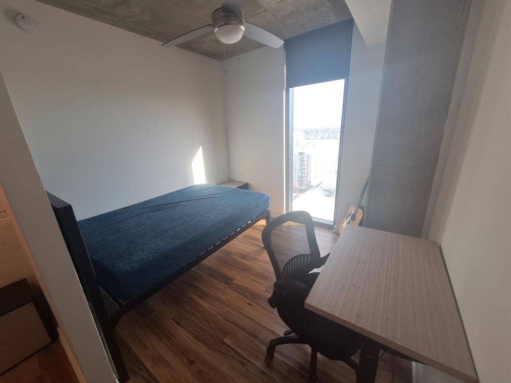 Immediate move in,room downtown ATL