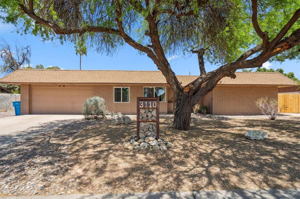 6 BR in Phoenix