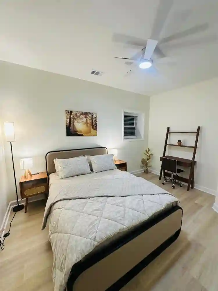 5 BR in College Park