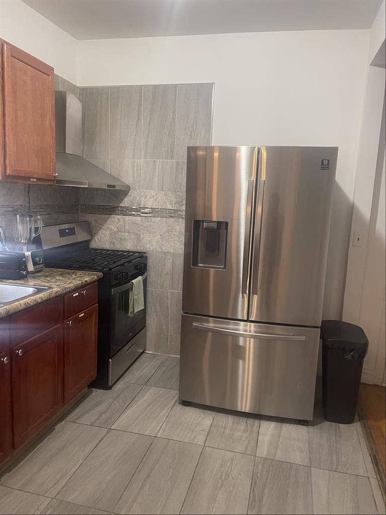 FURNISHED ROOM FOR RENT