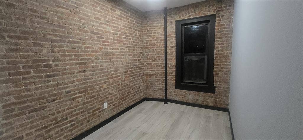Harlem luxury 1 bed, Bricks