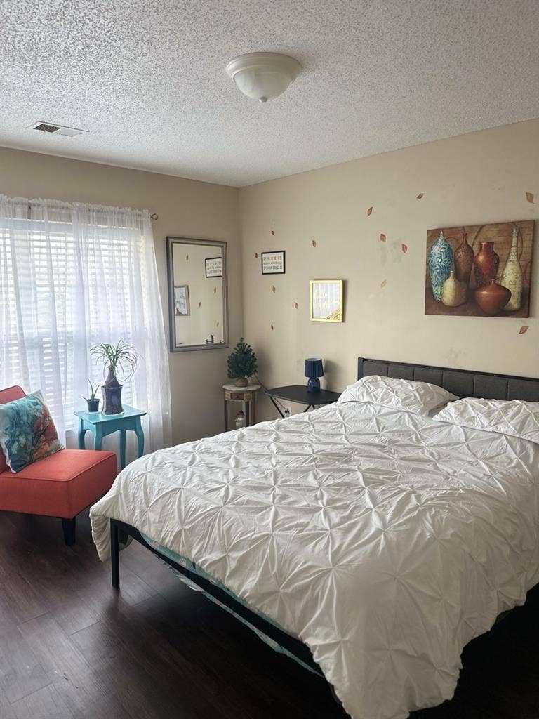 Private room/bathroom available!