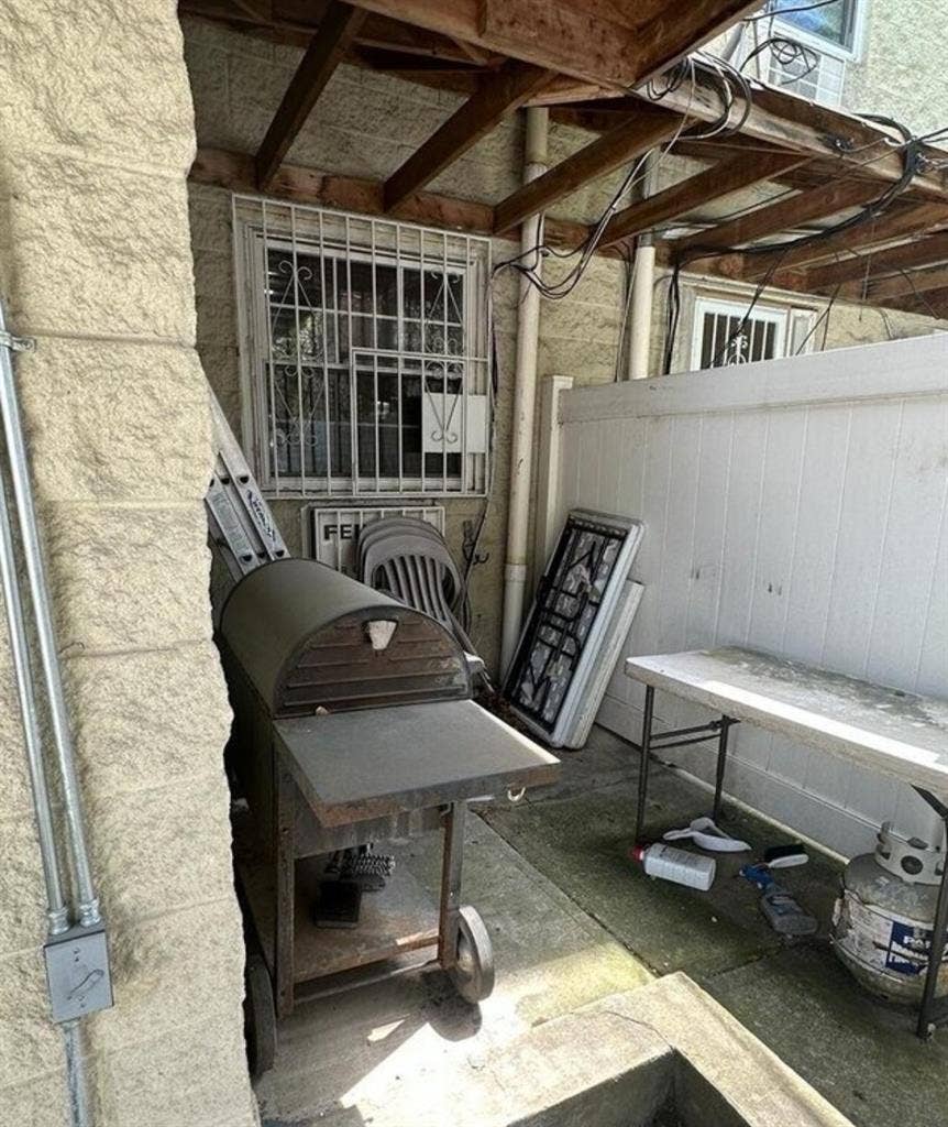 room/outdoor space/laundry