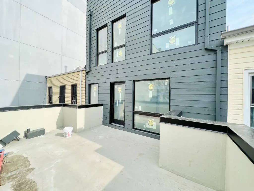 Winthrop St R/terrace + rooftop
