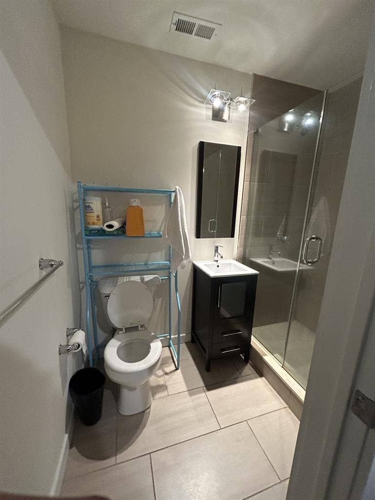 SUBLET ROOM AVAILABLE IMMEDIATELY