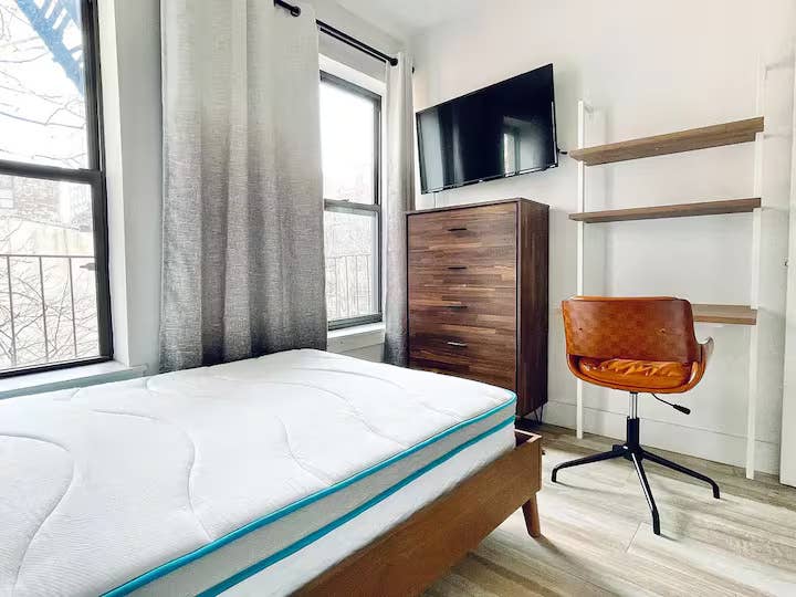 Prime Williamsburg Room