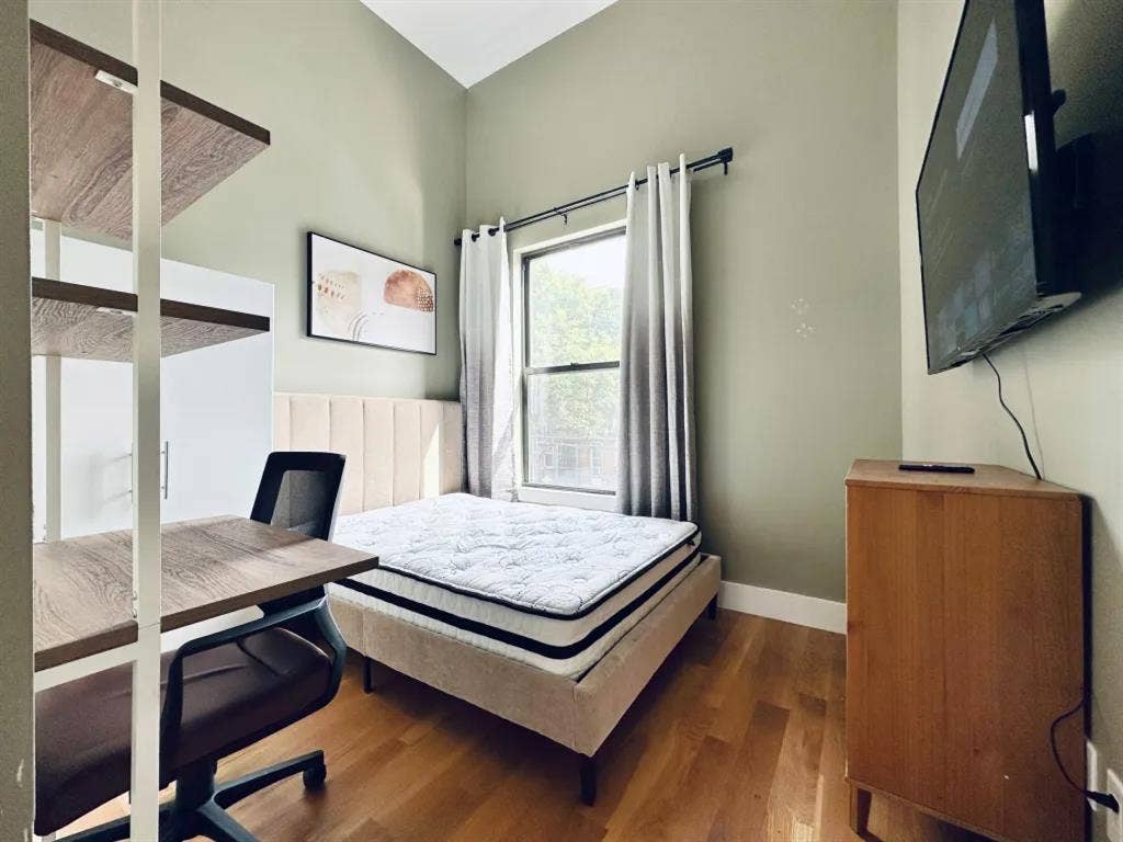 Putnam Avenue Room #