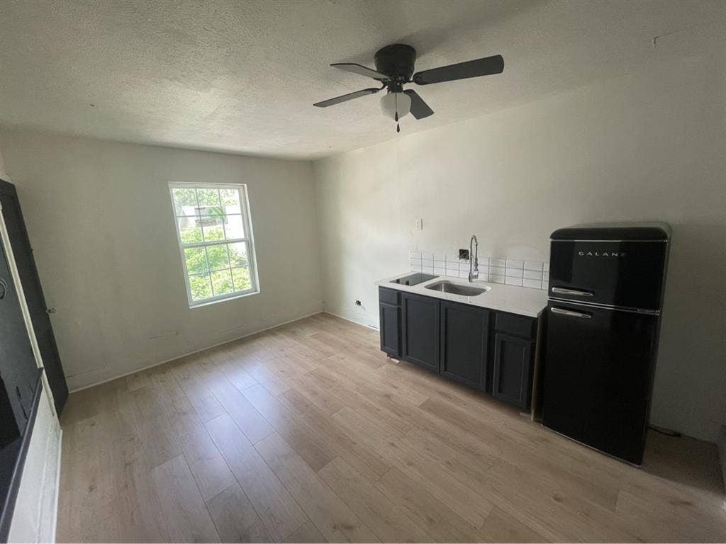 Hip Apartment Downtown $!!