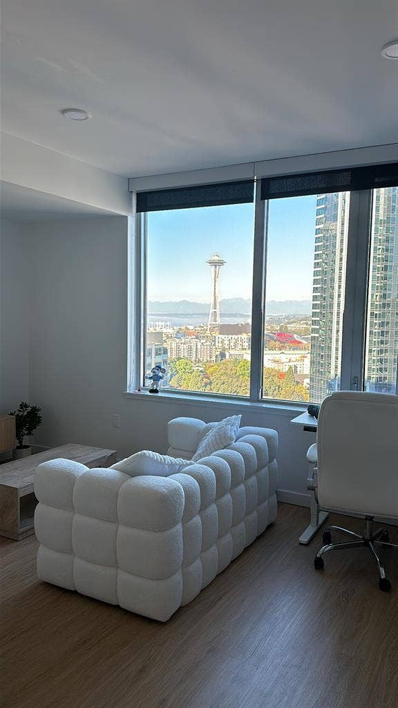 Lease takeover for luxury studio