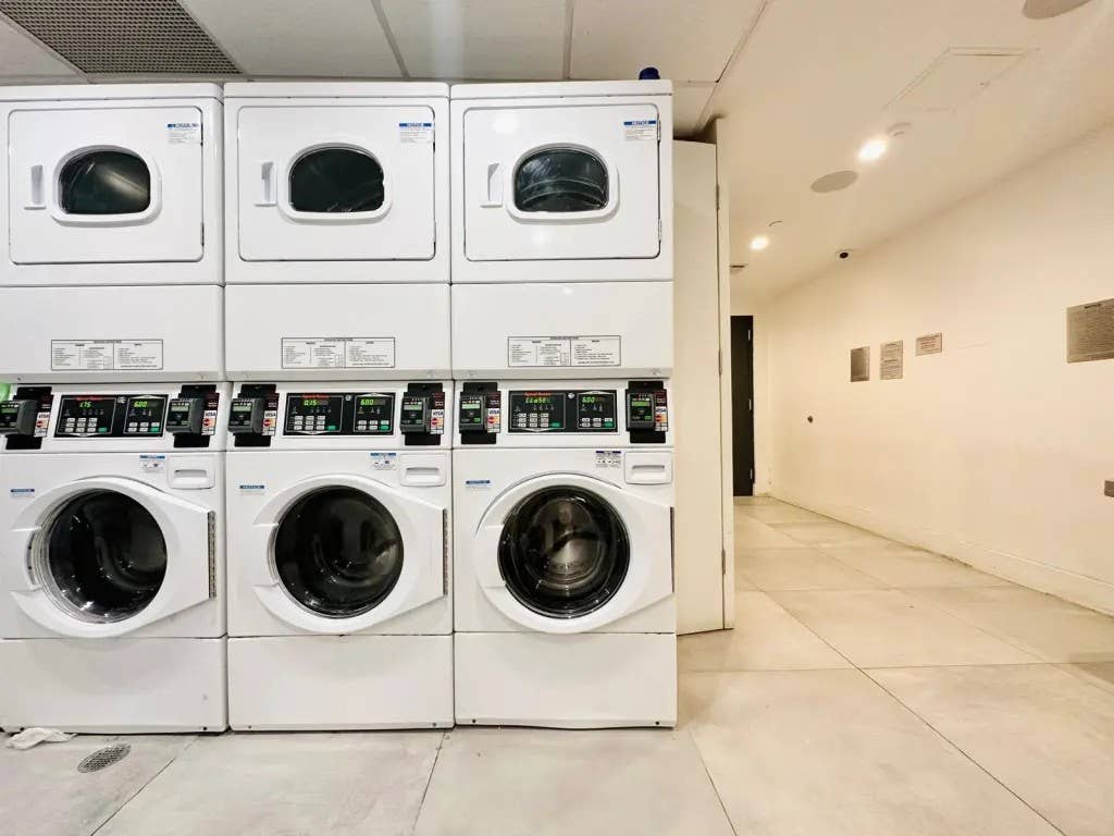 Luxury building, Balcony #221