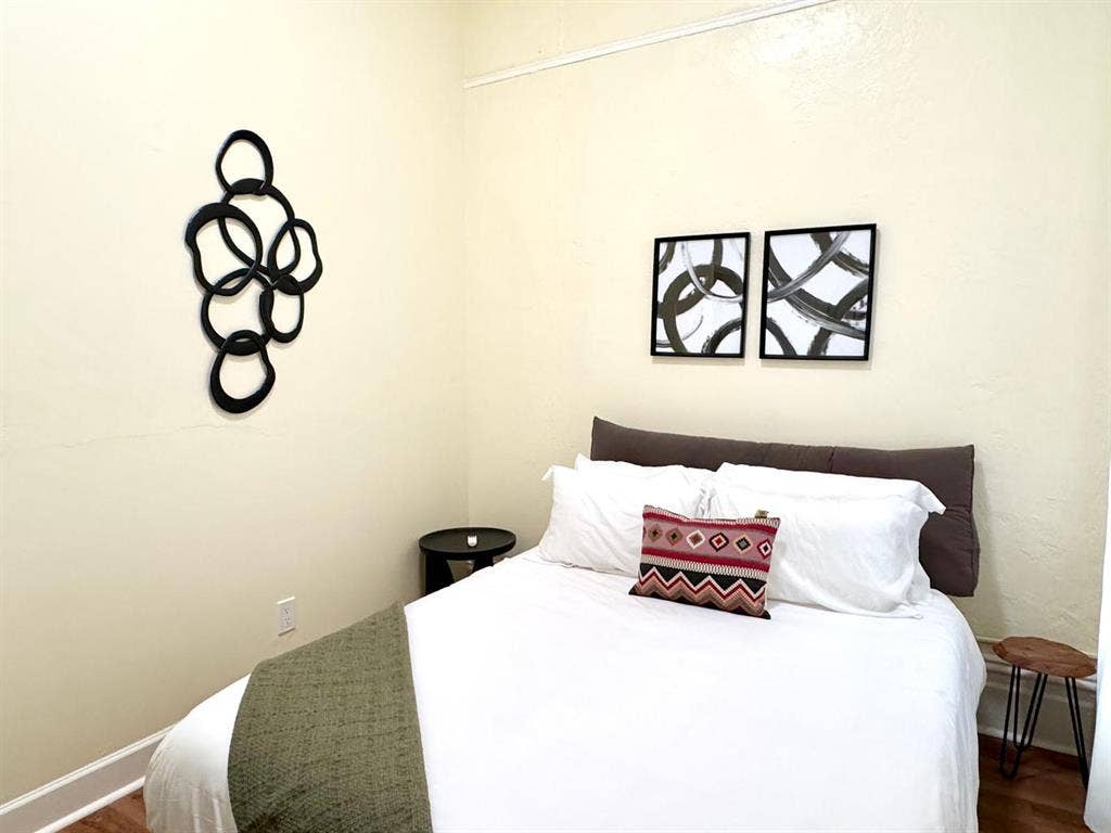 GORGEOUS ROOM IN DOWNTOWN OAKLAND