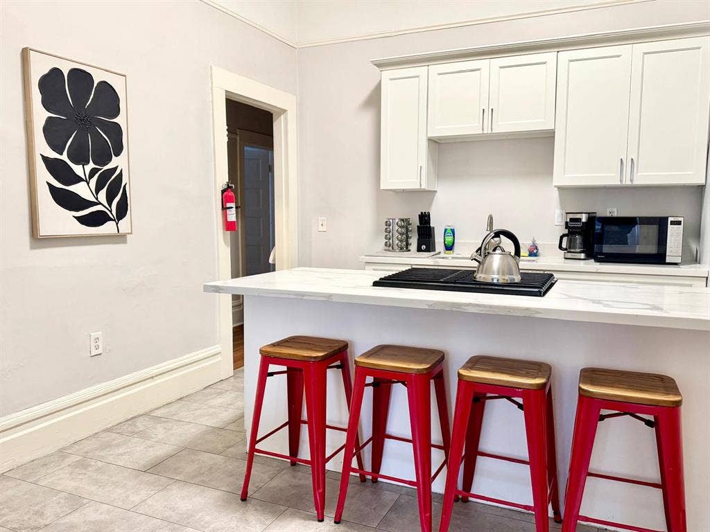 GORGEOUS ROOM IN DOWNTOWN OAKLAND