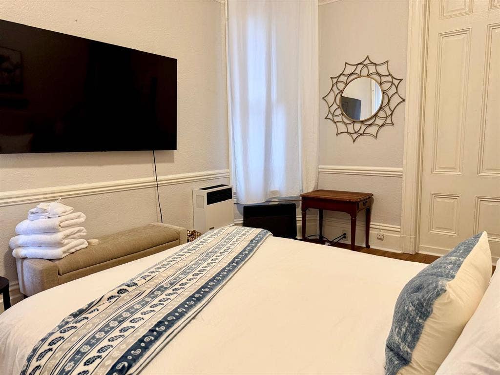 GORGEOUS ROOM IN DOWNTOWN OAKLAND