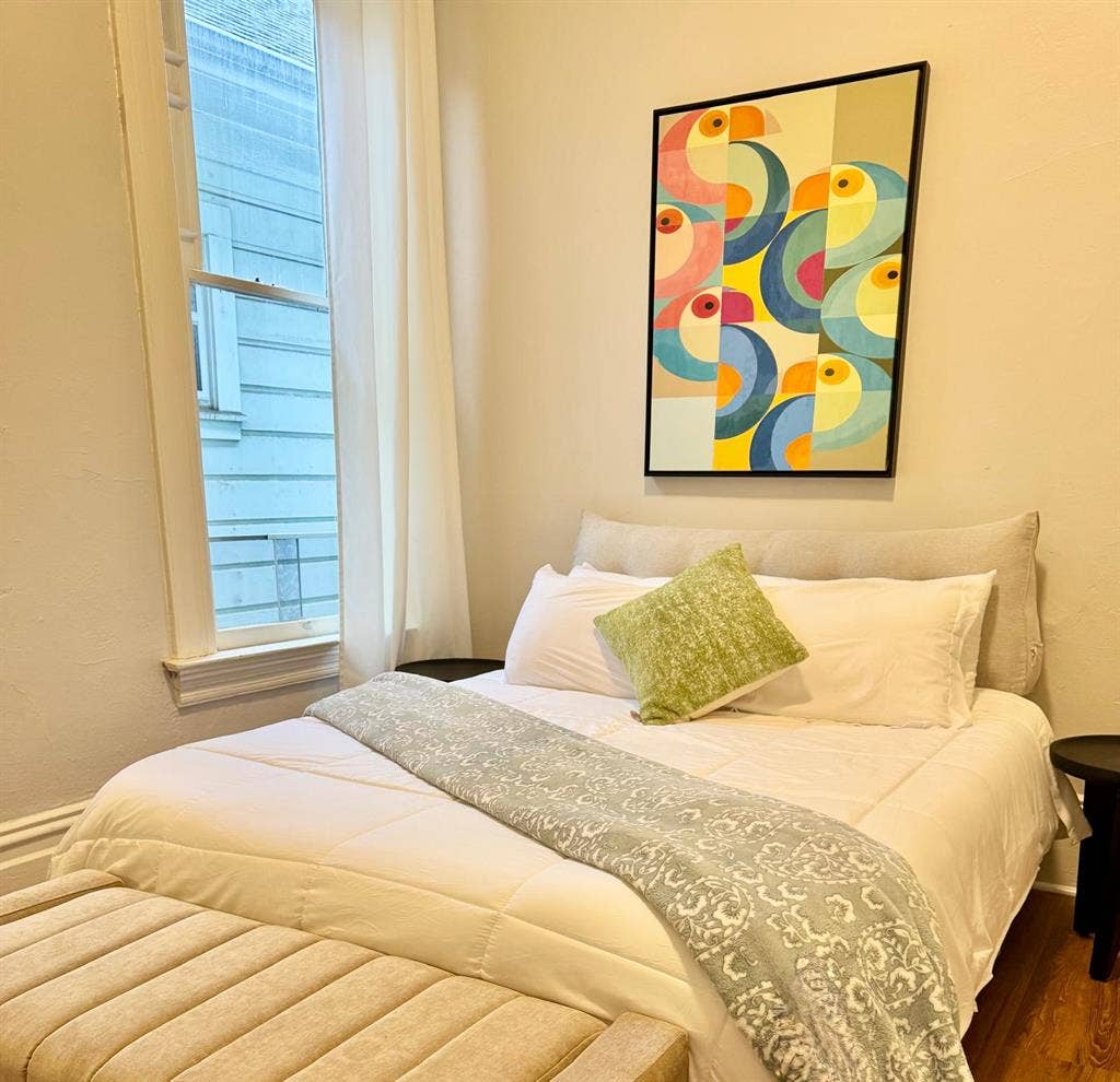 GORGEOUS ROOM IN DOWNTOWN OAKLAND