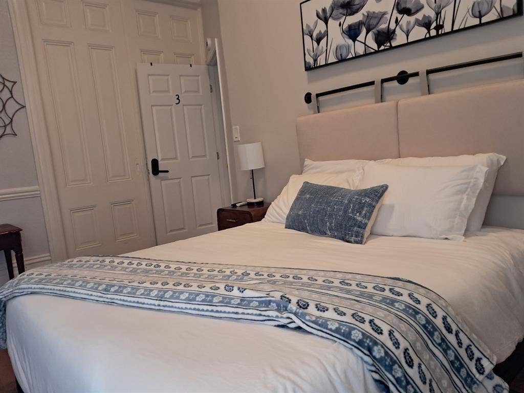 GORGEOUS ROOM IN DOWNTOWN OAKLAND