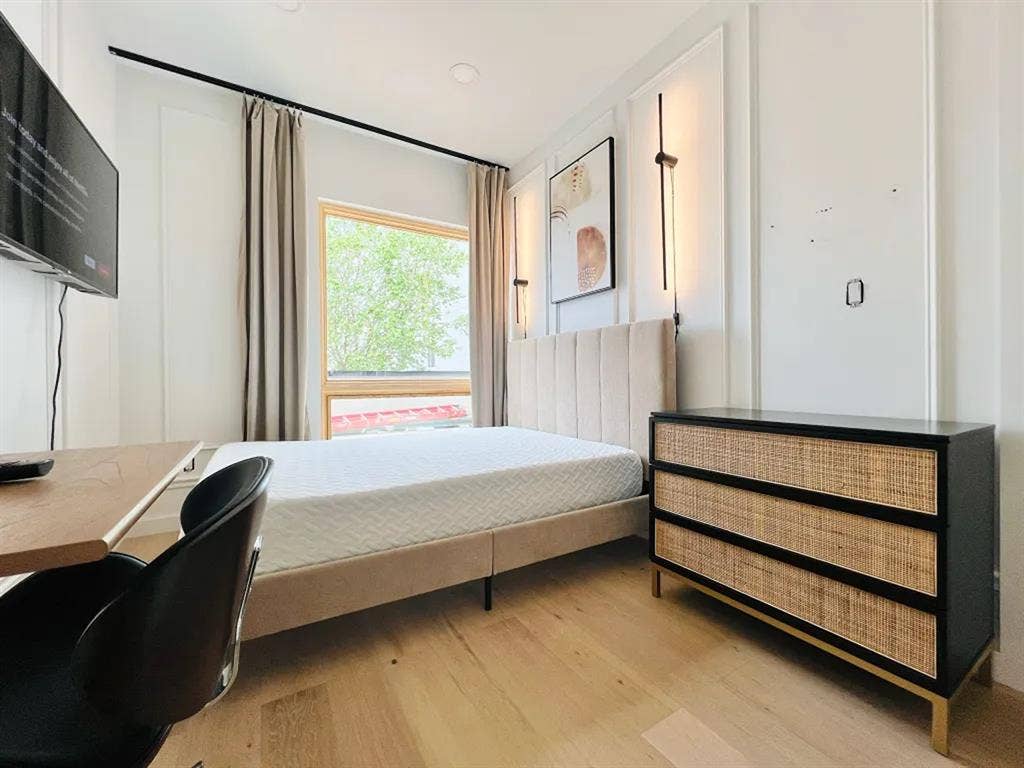 Winthrop Street Room #