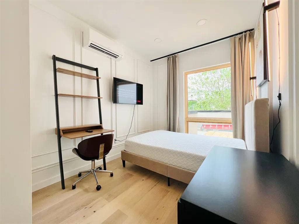 Winthrop Street Room #