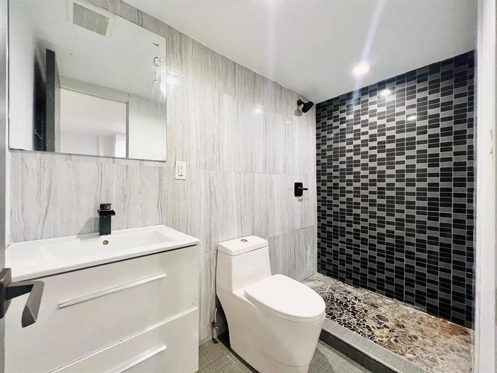 Madison Street Room #