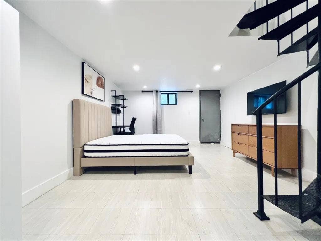 Madison Street Room #