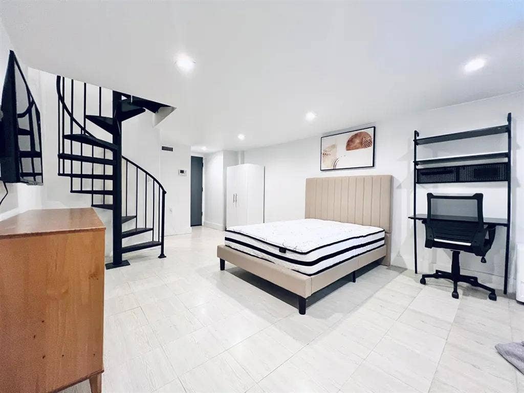 Madison Street Room #