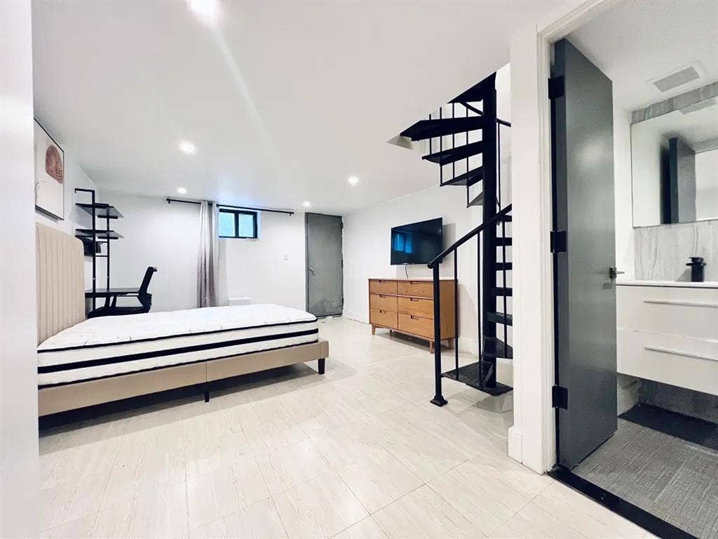 Madison Street Room #