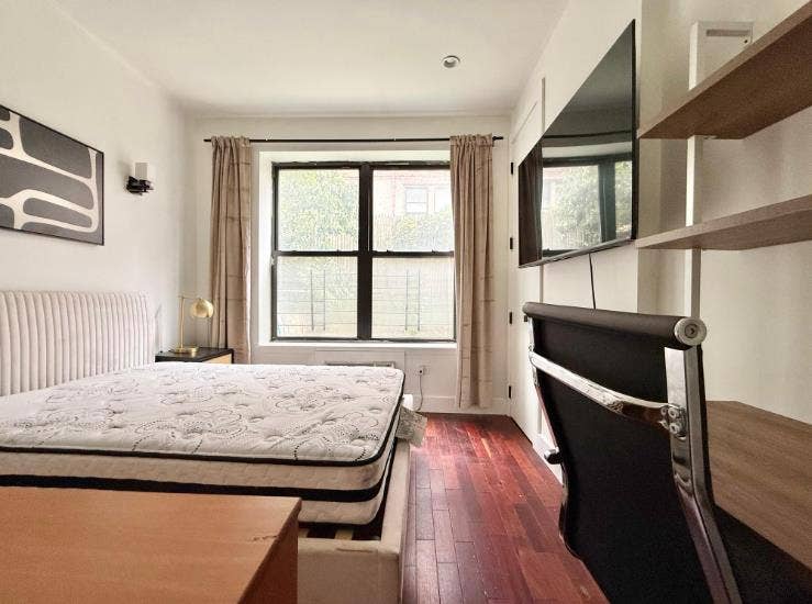 Starr Street Room #