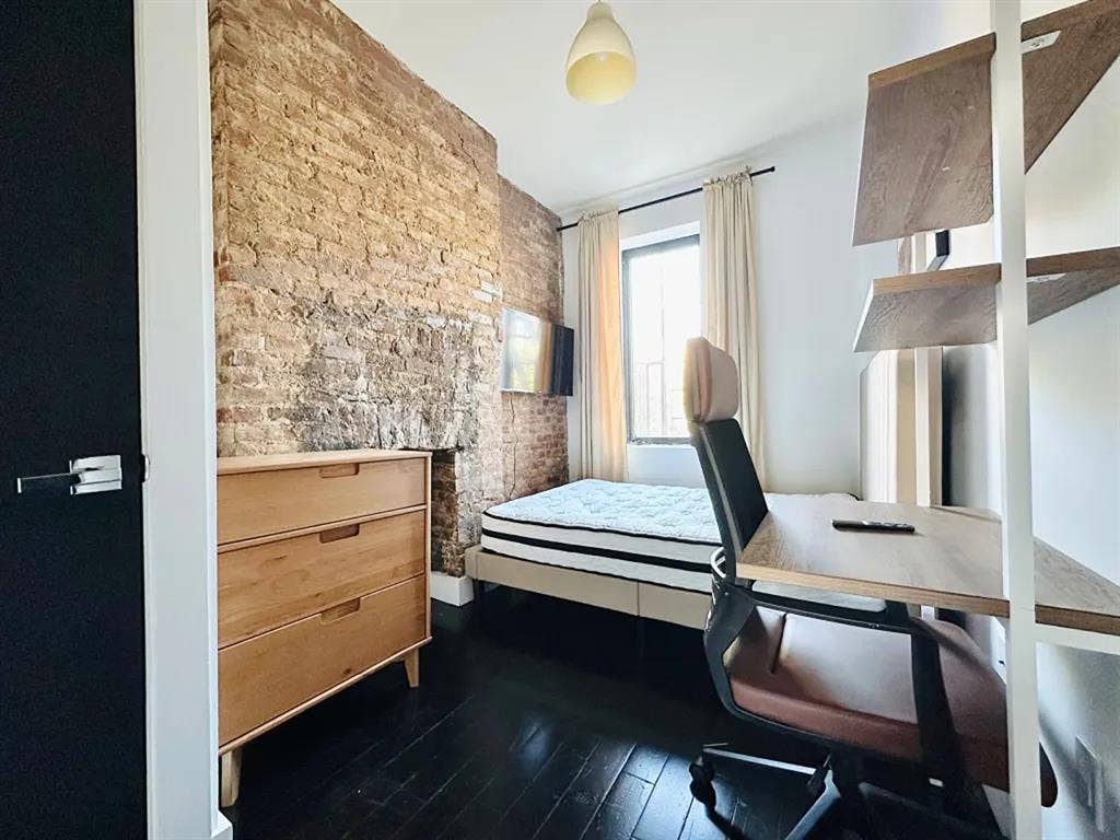Putnam Avenue Room #