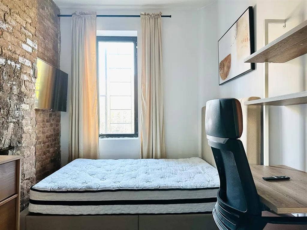 Putnam Avenue Room #