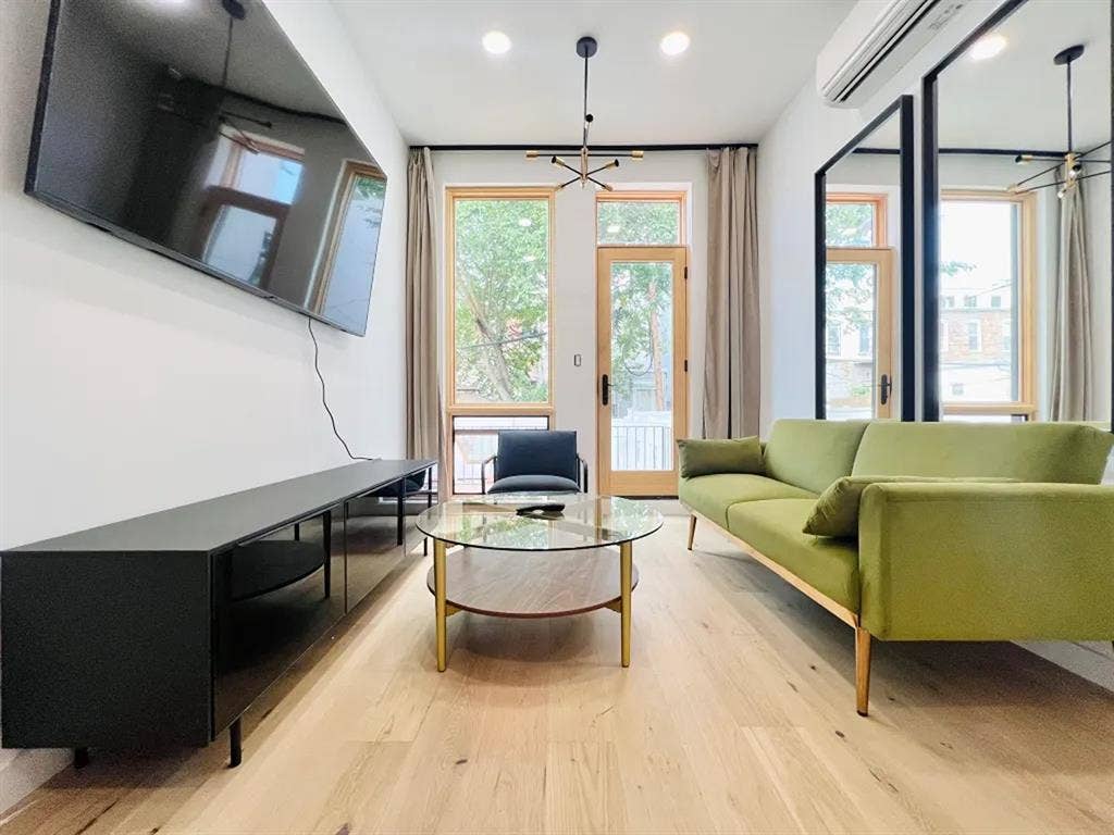 Winthrop Street Room #
