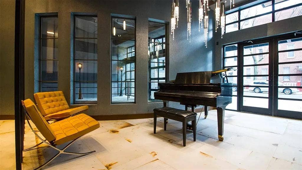 Willoughby Avenue Room #