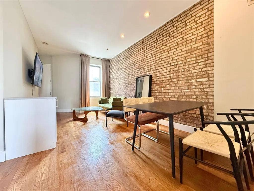 Brooklyn Avenue Room #