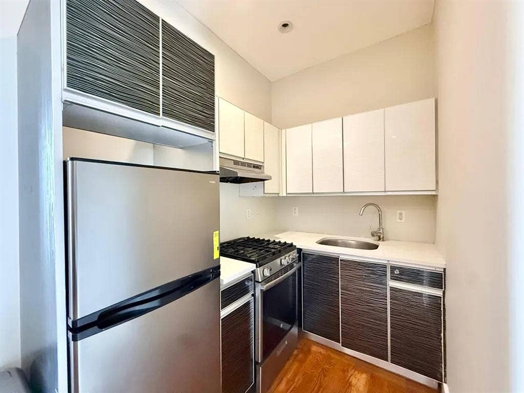 Brooklyn Avenue Room #
