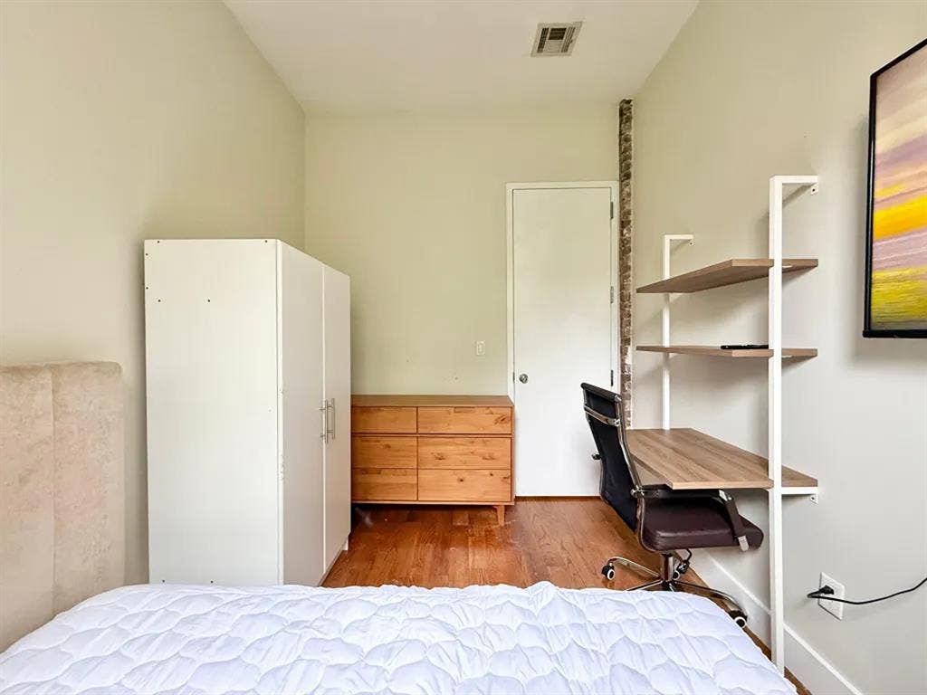 Brooklyn Avenue Room #
