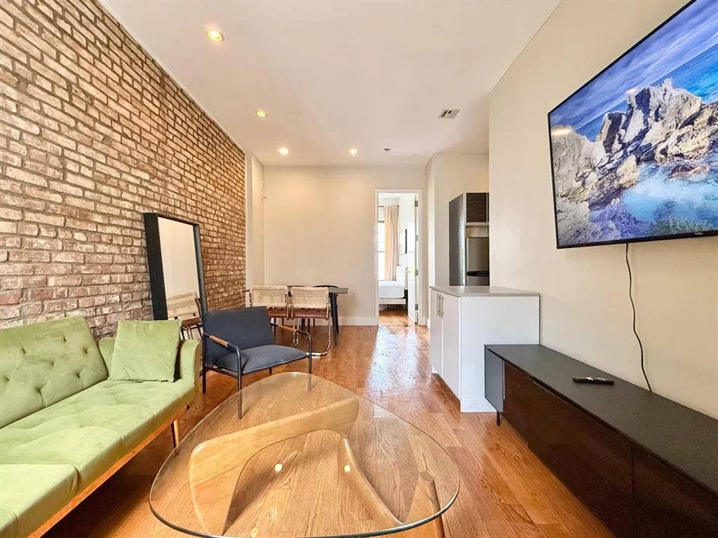 Brooklyn Avenue Room #