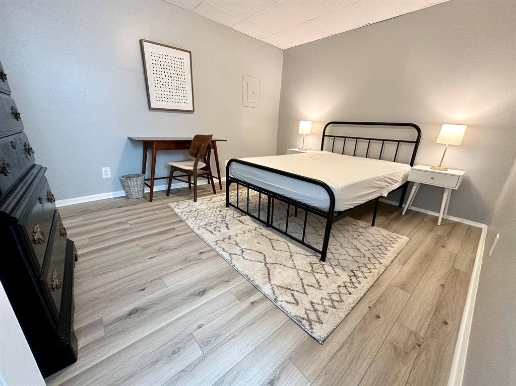 Room for Rent near IUS & Norton Hos