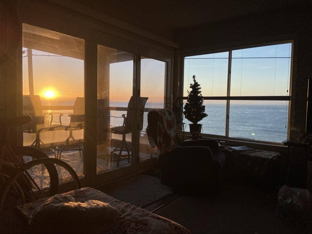 Oceanview 
Private bdrm  shared ba