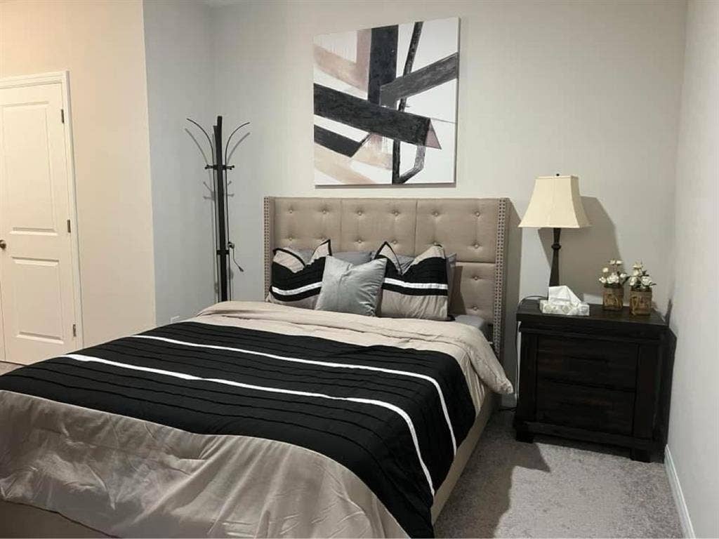 Large Room with Queen Bed