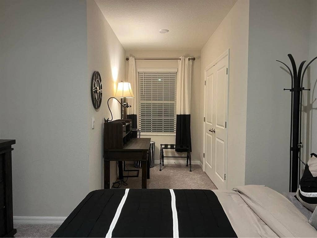 Large Room with Queen Bed