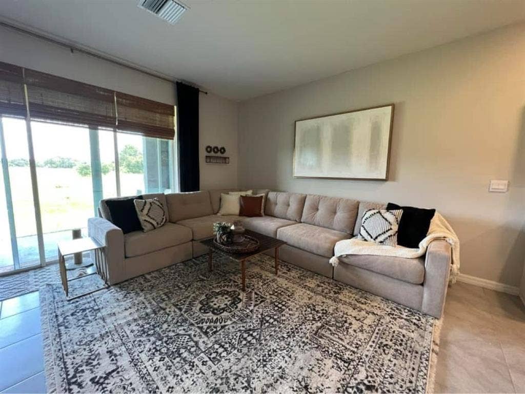 Large Room with Queen Bed