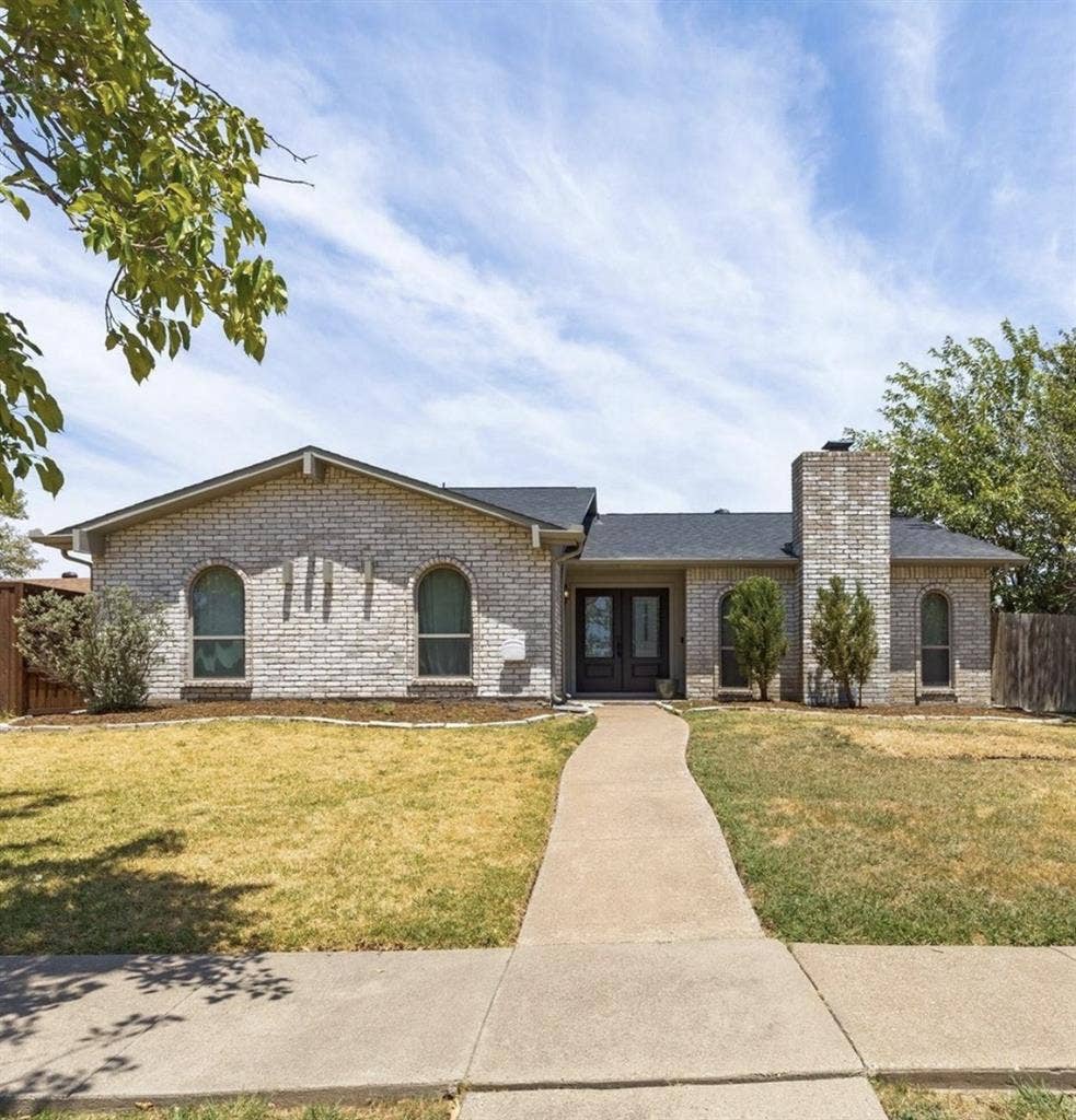 ROOM AVAILABLE IN FEBRUARY