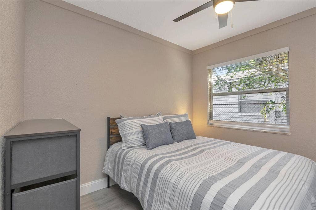 7 BR in St. Petersburg