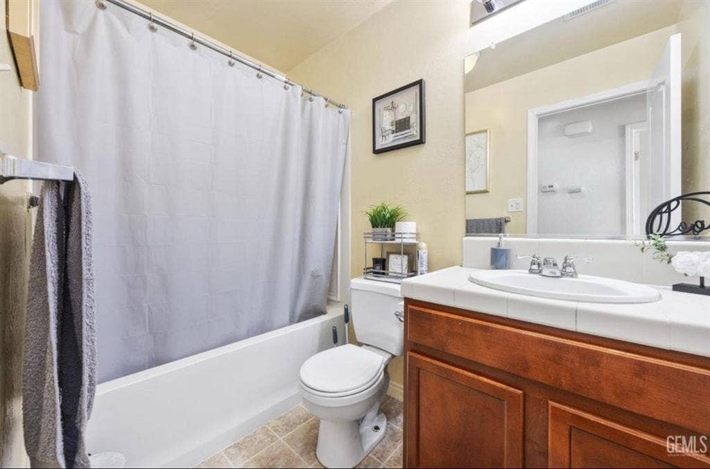 Bakersfield Room For Rent