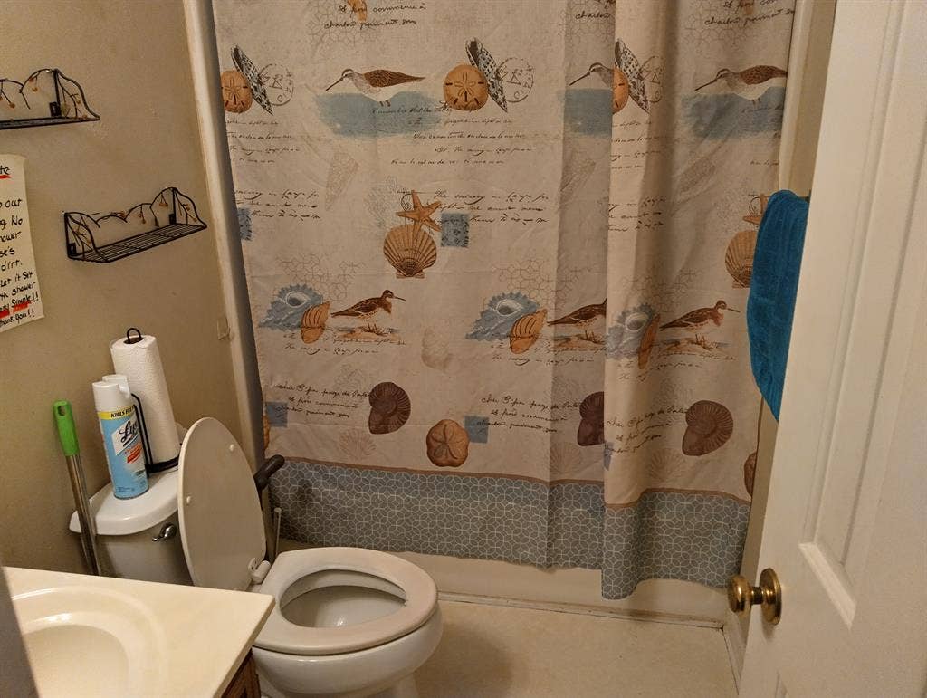 Room shared kitchen & bath