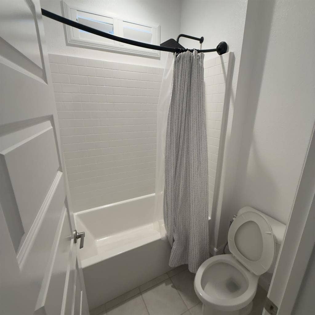 3 rooms available Room