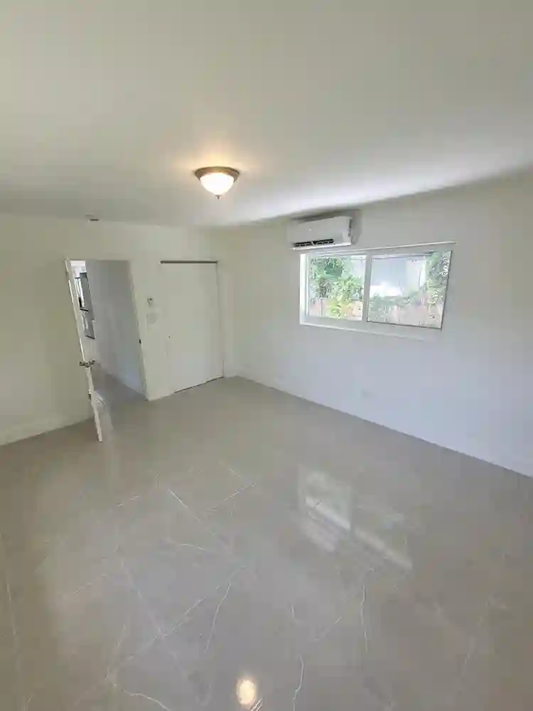 Modern Room for Rent - Hollywood FL
