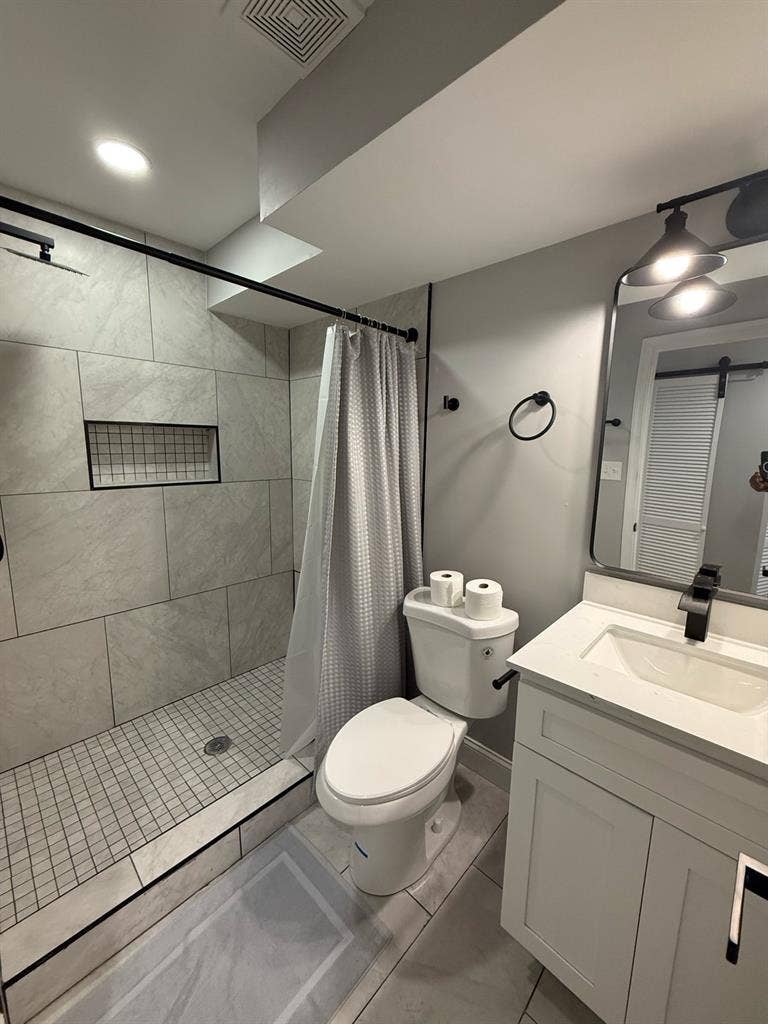 Private bedroom in Peaceful Home