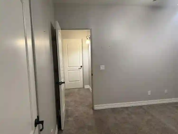 Unfurnished Single Bedroomm