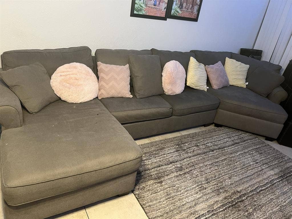 Beautiful Furnished Room For  Rent